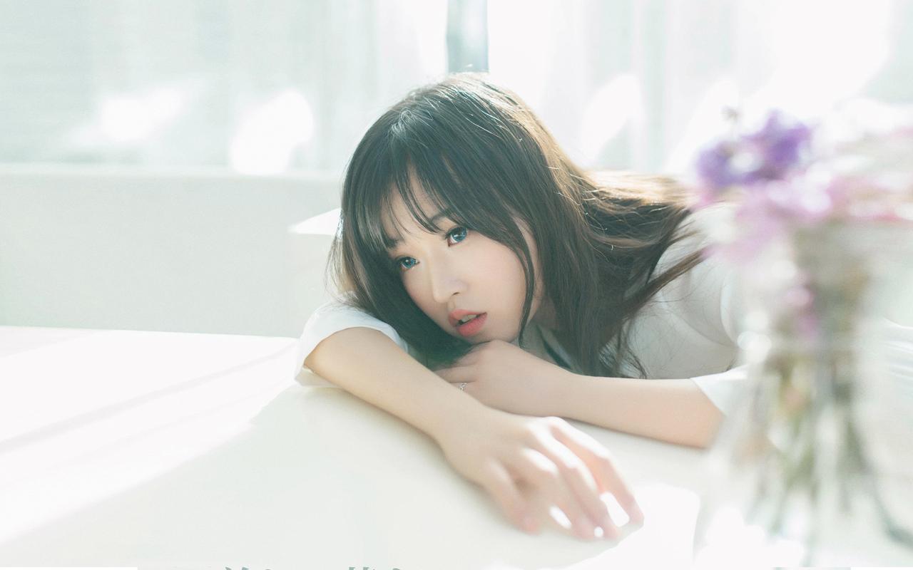 婴儿卡喉危急时刻 暖心女警紧急送医